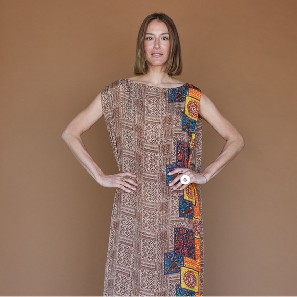 The Cleopatra dress is a stunning and unique piece Handmade with elegance ♻️ - Picture 6 of 8